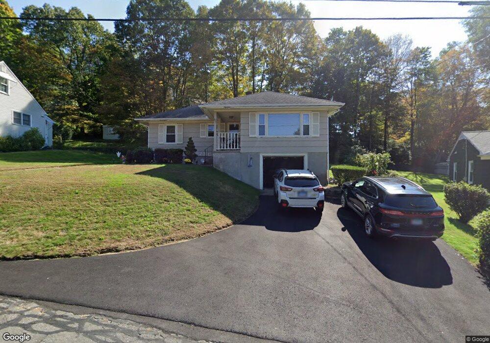 67 Carolyn Cir, Naugatuck, CT 06770 - photo 1