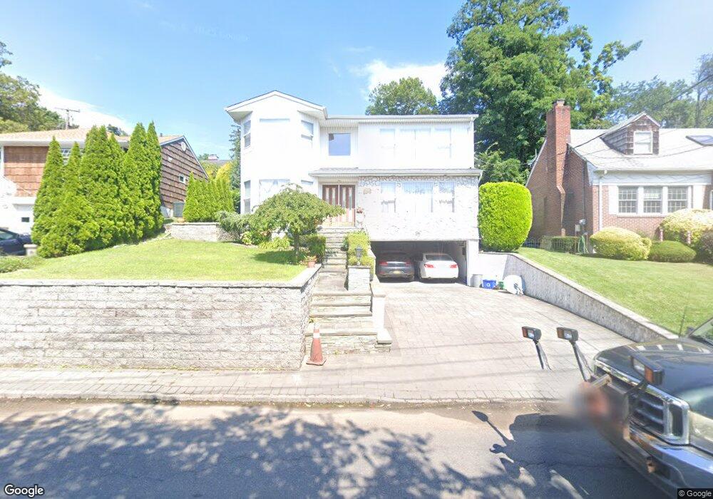 288 Bayview Ave, Manhasset, NY 11030 - photo 1