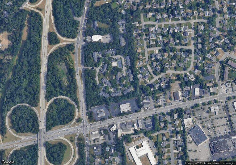 52 Madder Lake Cir, ComMacK, NY 11725 - photo 1