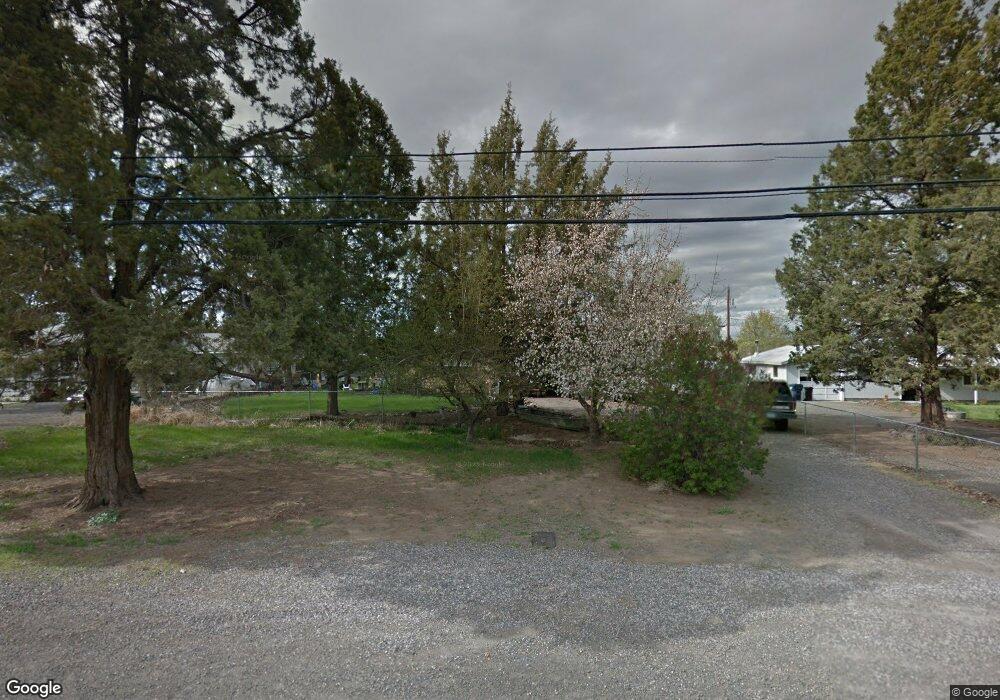 2611 SW Wickiup Ave, Redmond, OR 97756 - photo 1