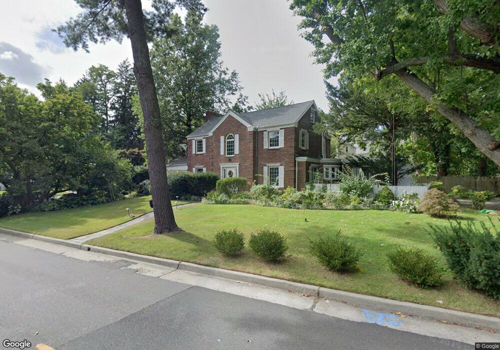 9 E Gate, Manhasset, NY 11030 - photo 1