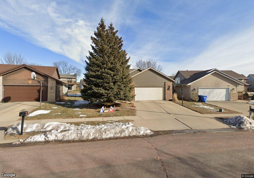 5116 E Fernwood Dr, Sioux Falls, SD 57110 - photo 1