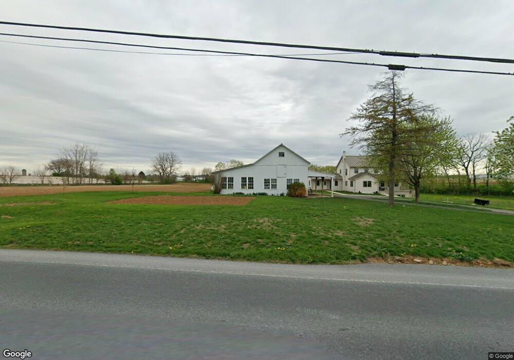 825 N Railroad Ave, New Holland, PA 17557 - photo 1