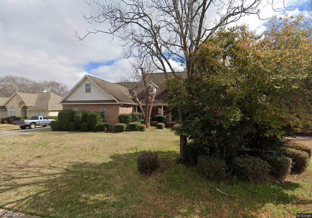 402 Twelve Oaks Dr, Warner Robins, GA 31088 - photo 1