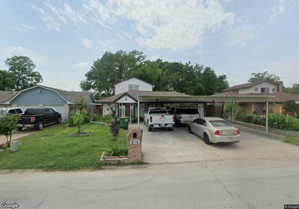 8715 Rutherford Ln, Houston, TX 77088 - photo 1