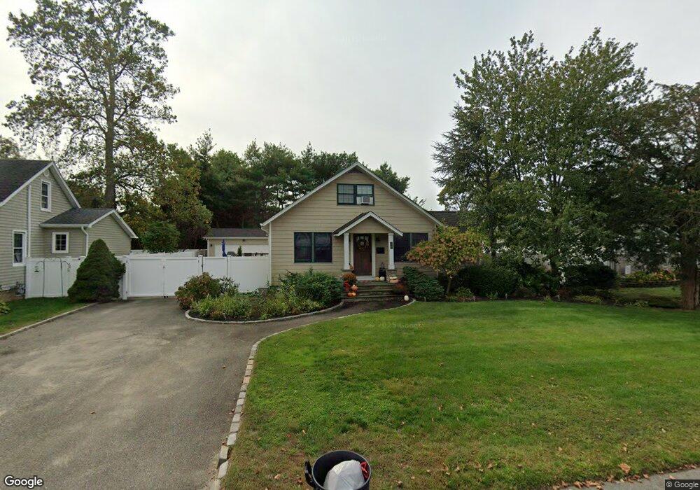 34 Hemlock St, Islip, NY 11751 - photo 1