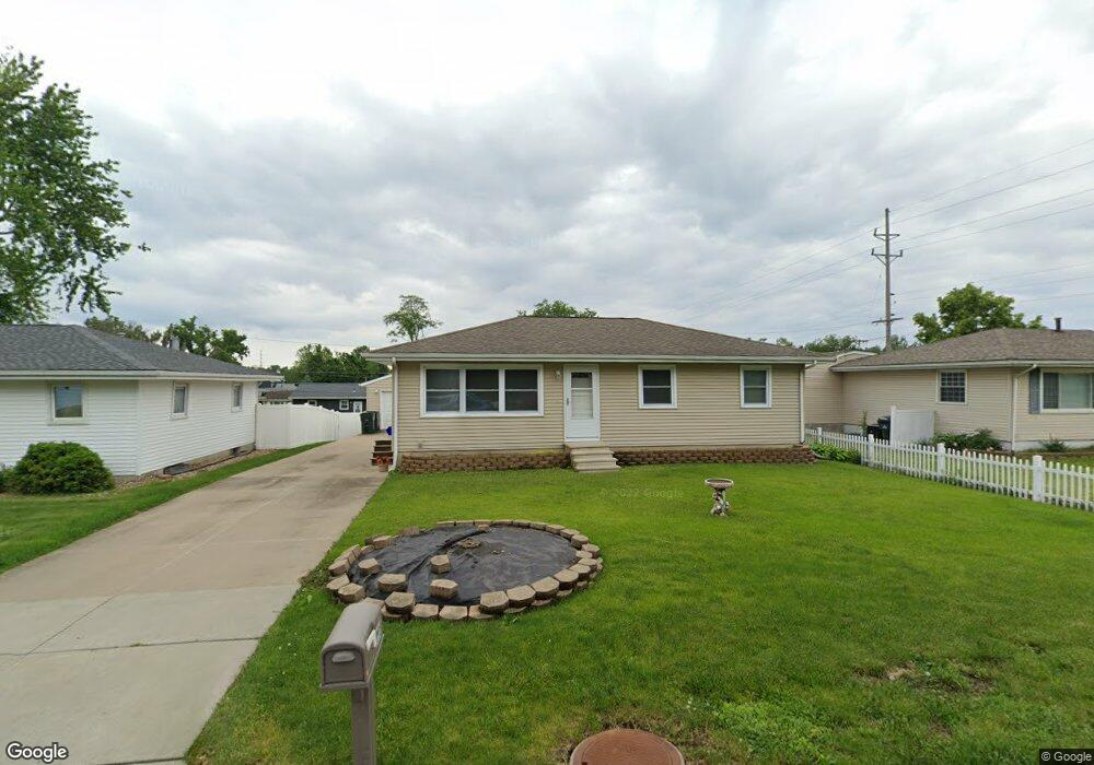 3313 Waveland Dr NW, Cedar Rapids, IA 52405 - photo 1