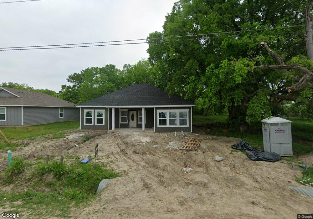 611 E 1st St, Bonham, TX 75418 - photo 1