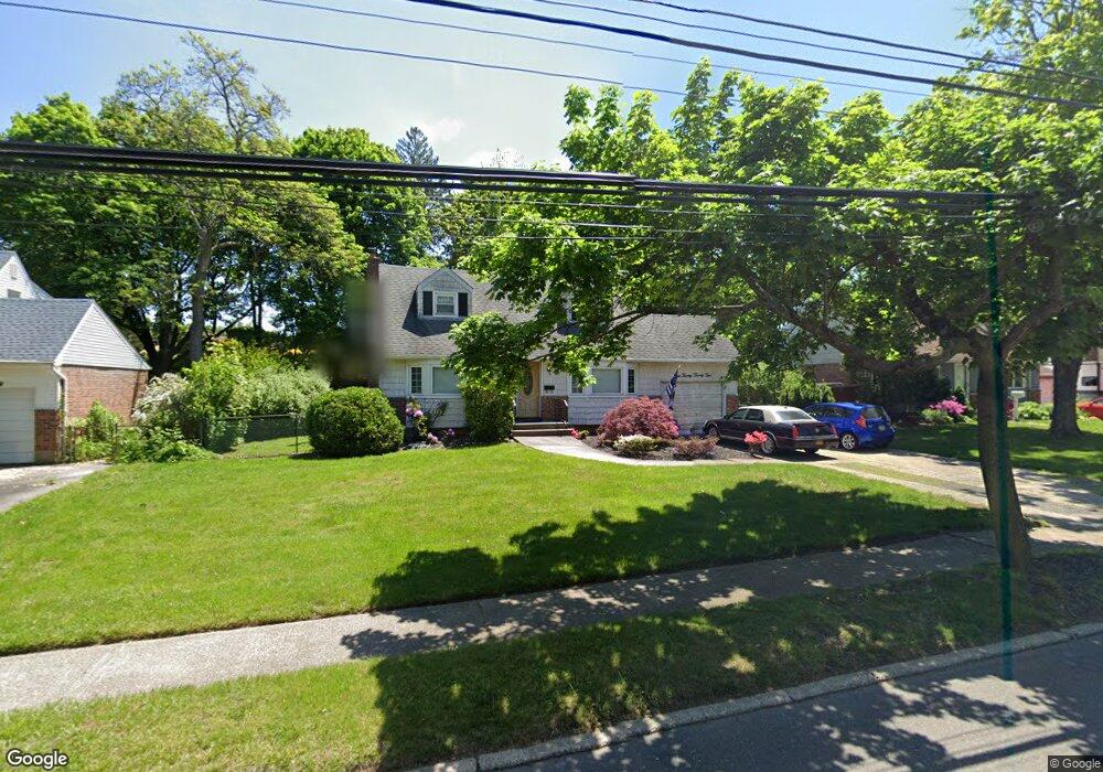 422 Townline Rd, ComMacK, NY 11725 - photo 1