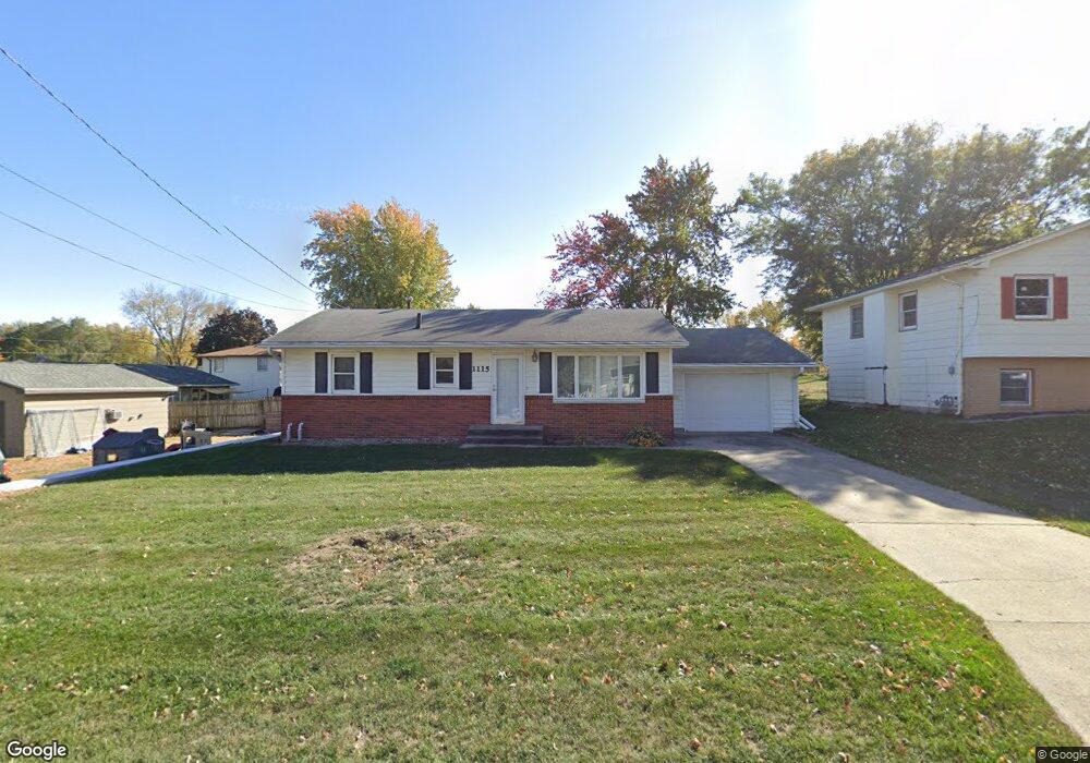 1115 N 10th Ave E, Newton, IA 50208 - photo 1