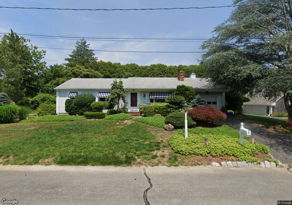 7 Crocker St, South Dartmouth, MA 02748 - photo 1