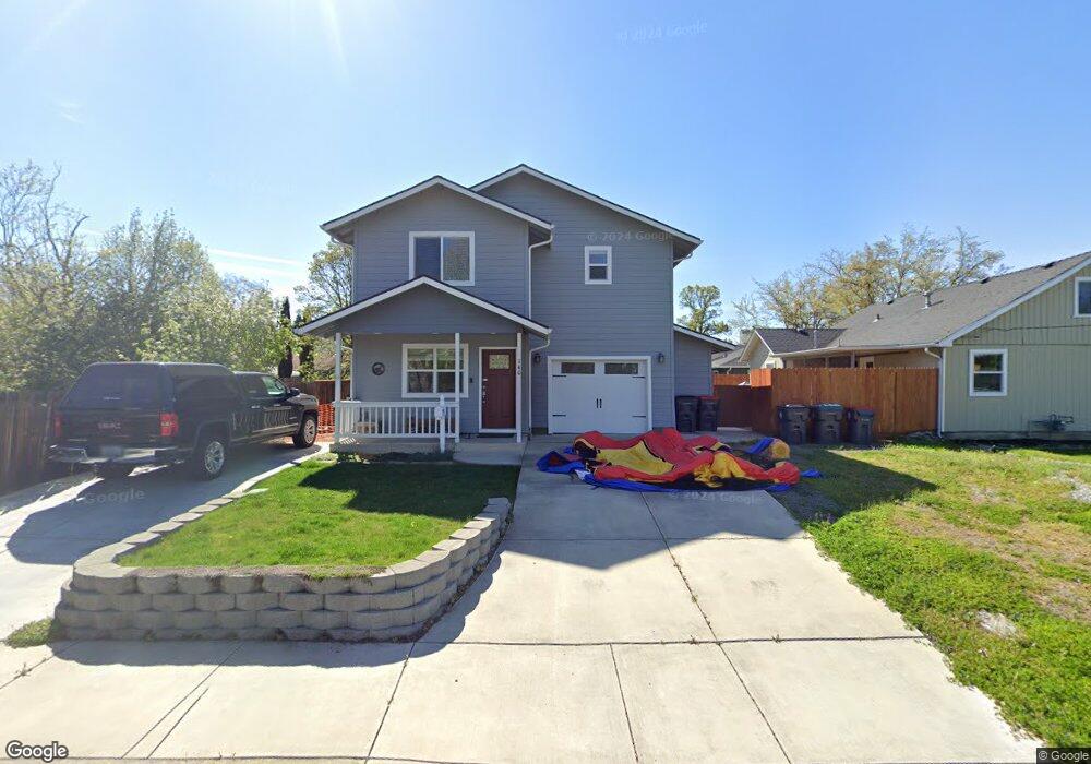 140 Maple St, Central Point, OR 97502 - photo 1