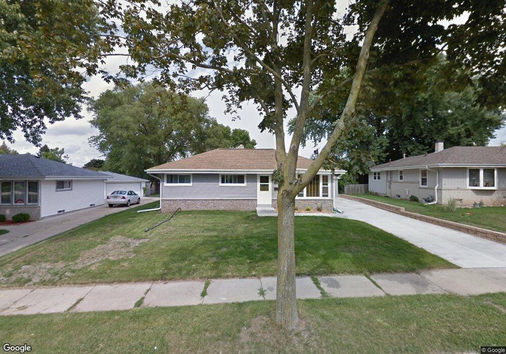 W151N8354 Thomas Dr, Menomonee Falls, WI 53051 - photo 1