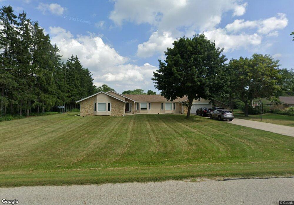 1436 W Heather Ln, Milwaukee, WI 53217 - photo 1