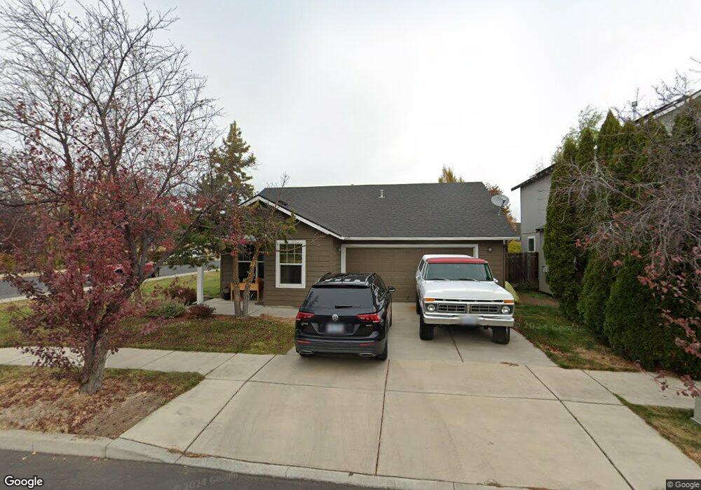 3243 SW Juniper Ave, Redmond, OR 97756 - photo 1