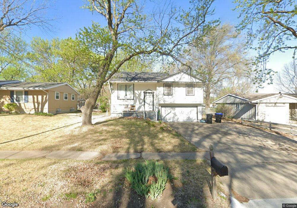 3137 SW Meadow Ln, Topeka, KS 66614 - photo 1