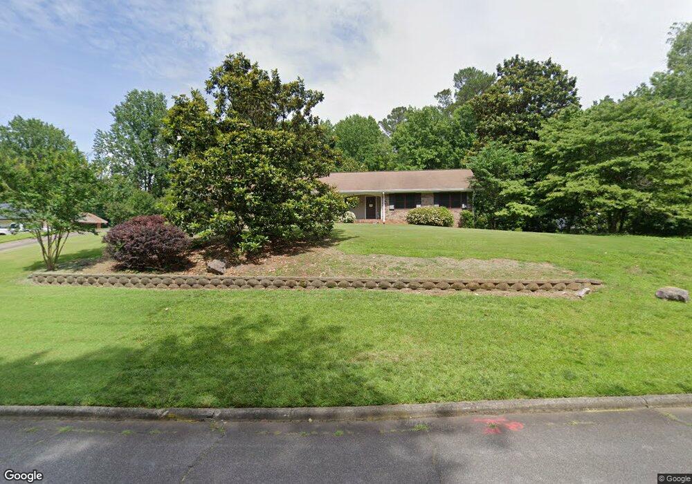 1055 Hunterhill Dr, Roswell, GA 30075 - photo 1