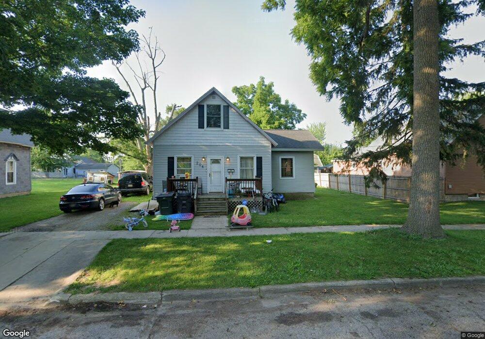 204 Sycamore St E, Three Oaks, MI 49128 - photo 1