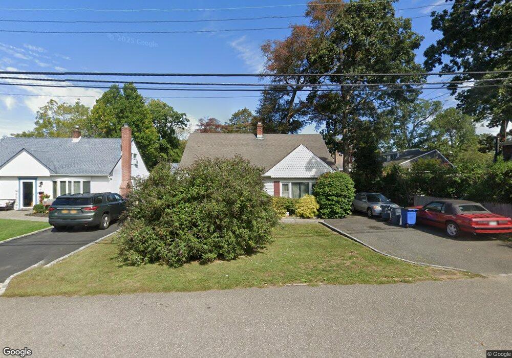 21 E Orowoc Ave, Islip, NY 11751 - photo 1