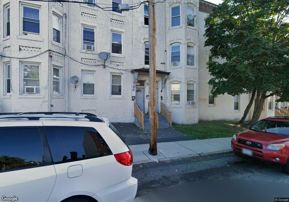 9 Worcester Place unit 11, Holyoke, MA 01040 - photo 1