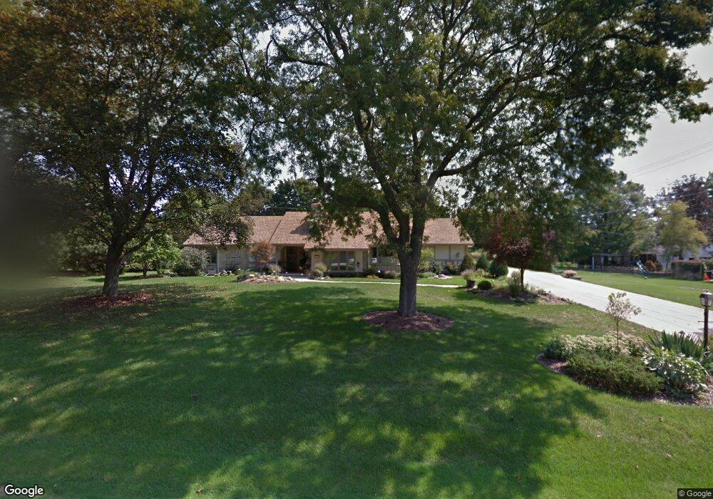 2040 Arrowhead Ct, Elm Grove, WI 53122 - photo 1