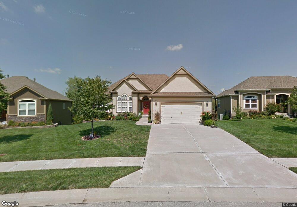 1522 Ventnor Ln, Raymore, MO 64083 - photo 1