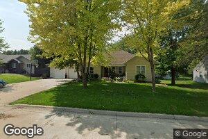 1425 Cedar St, Hull, IA 51239
