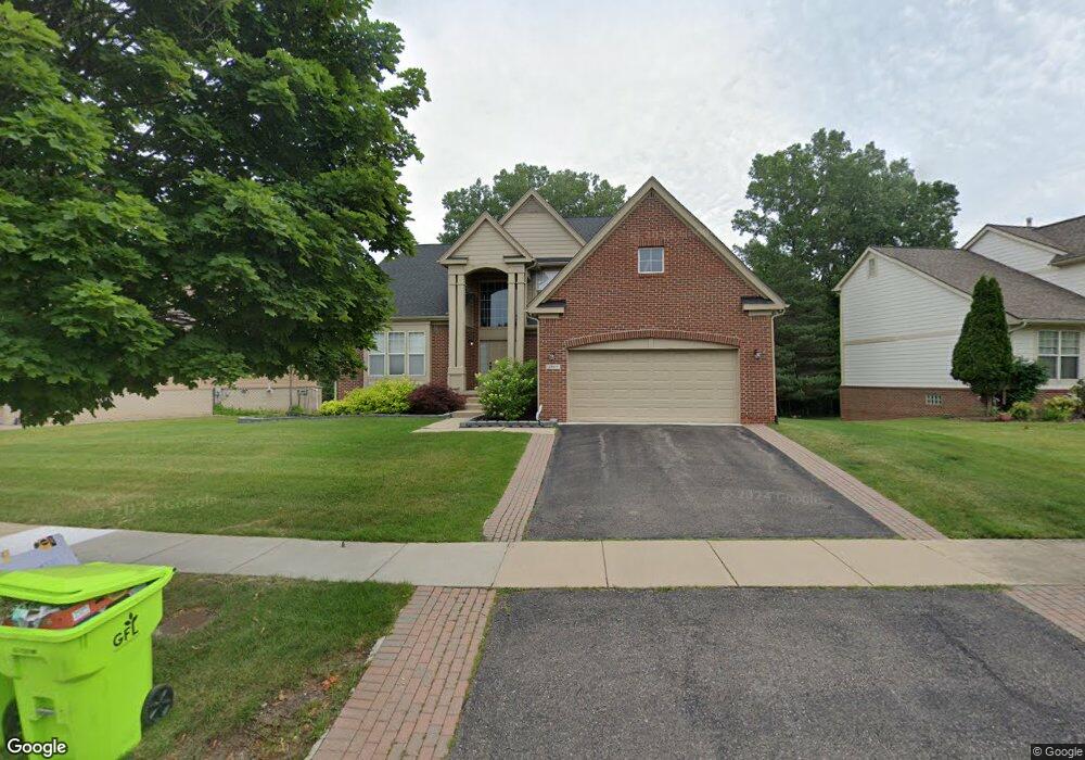 4949 Lake Crest Dr unit 26, West Bloomfield, MI 48323 - photo 1