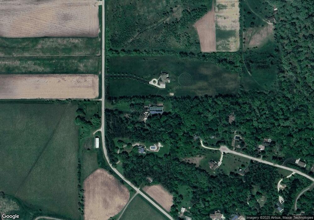 592 Hillcrest Ln, Brooklyn, WI 53521 - photo 1