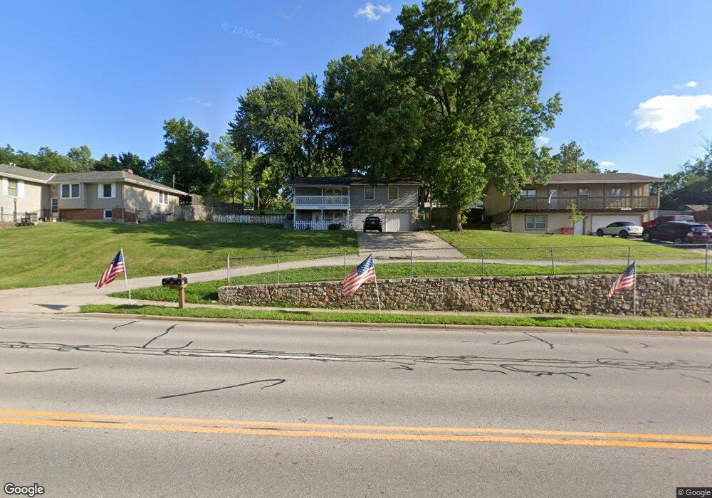 13207 Johnson Dr, Shawnee, KS 66216 - photo 1