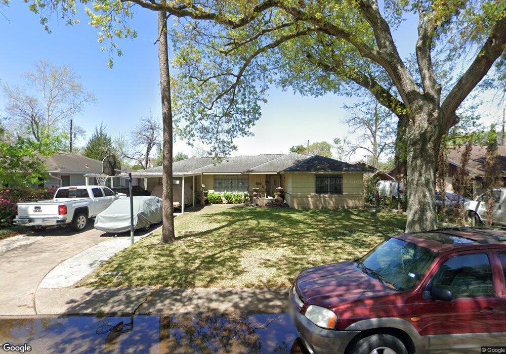 8558 Hiridge St, Houston, TX 77055 - photo 1