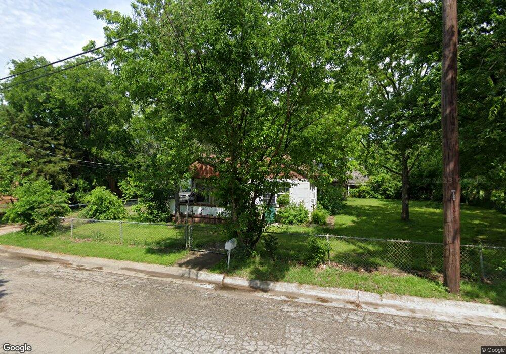 1308 N Weaver St, Gainesville, TX 76240 - photo 1