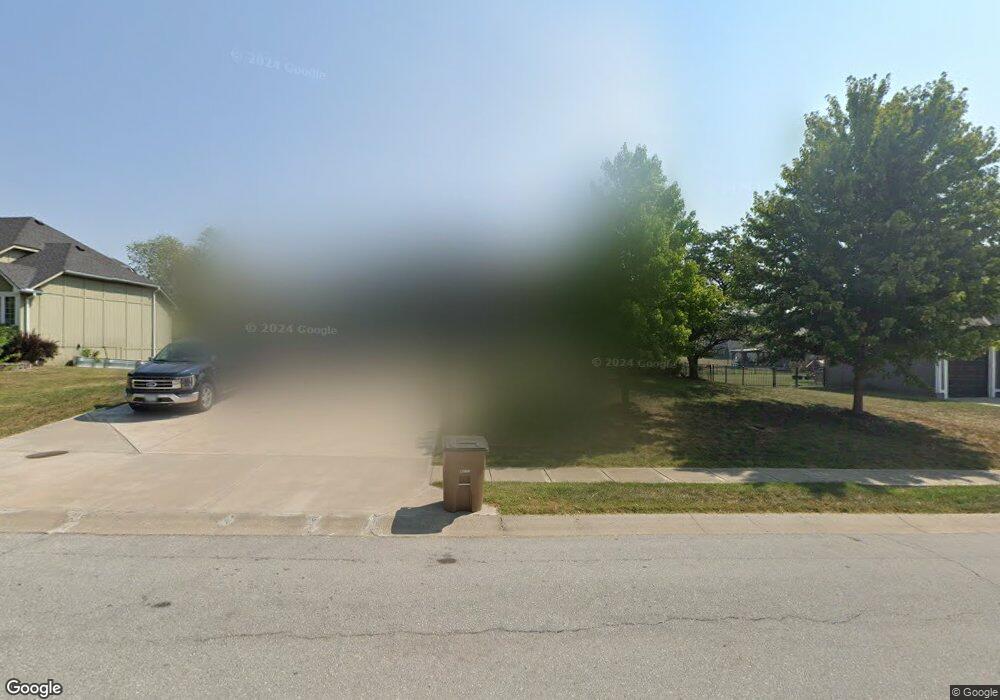 907 Dogwood Dr, Raymore, MO 64083 - photo 1