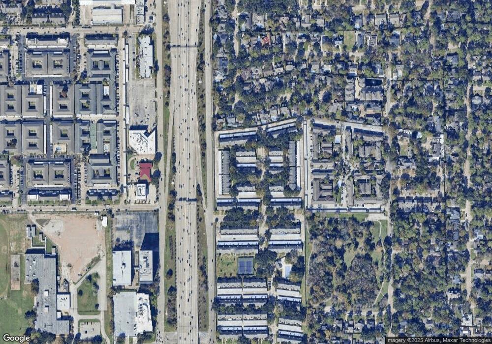 10350 Longmont Dr unit 4, Houston, TX 77042 - photo 1