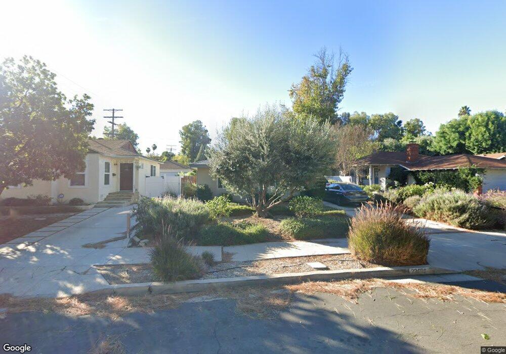 22020 Celes St, Woodland Hills, CA 91364 - photo 1