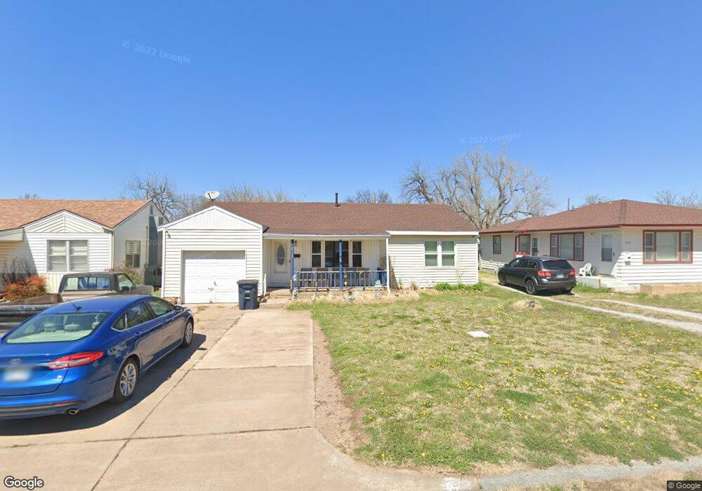 2114 W Maple Ave, Enid, OK 73703 - photo 1