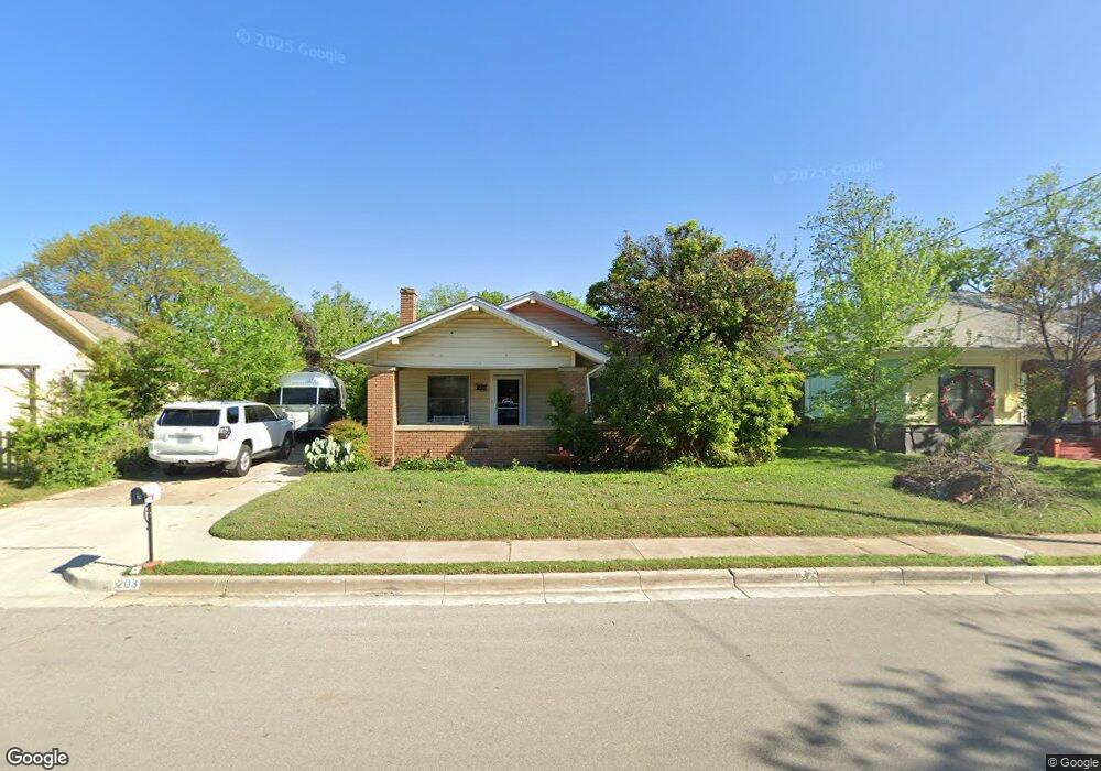 203 E Oak St, Weatherford, TX 76086 - photo 1