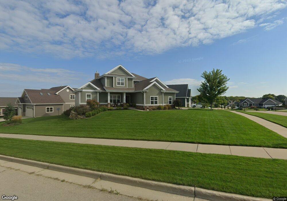 306 Oakwood Dr, Oregon, WI 53575 - photo 1