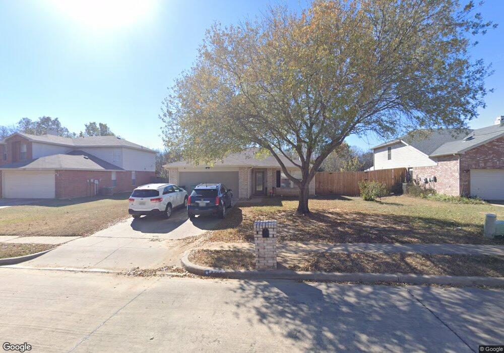 9208 Seven Oaks Ln, Denton, TX 76210 - photo 1