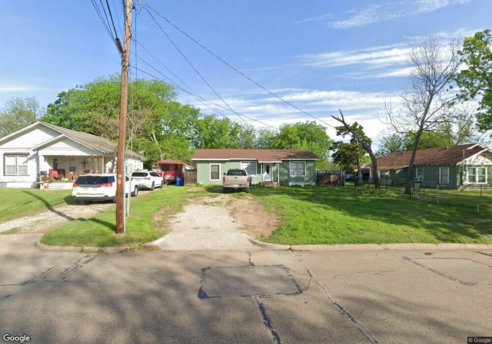 810 W Lampasas St, Ennis, TX 75119 - photo 1