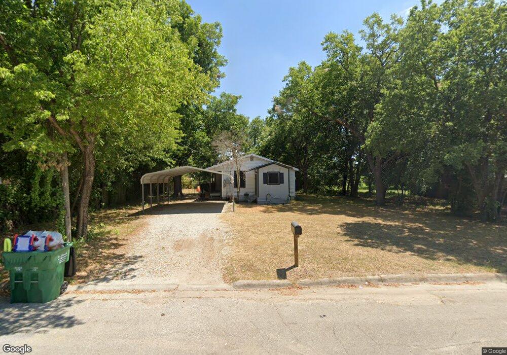 1024 Lanius St, Gainesville, TX 76240 - photo 1