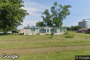 104 5th St, Carthage, IL 62321
