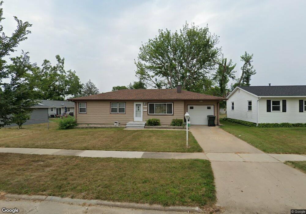 2713 Evelyn Dr SW, Cedar Rapids, IA 52404 - photo 1