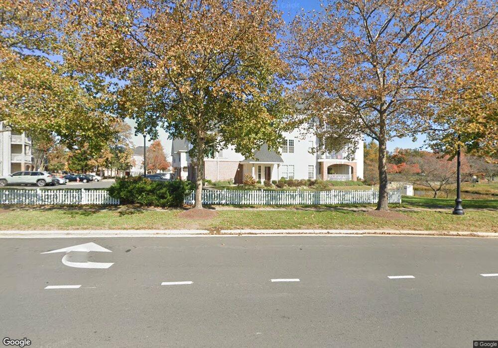 43134 Watercrest Square unit 201, Chantilly, VA 20152 - photo 1