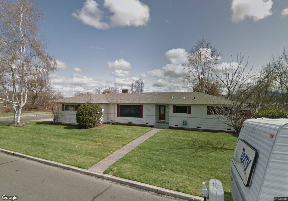 920 Crown Ave, Central Point, OR 97502 - photo 1