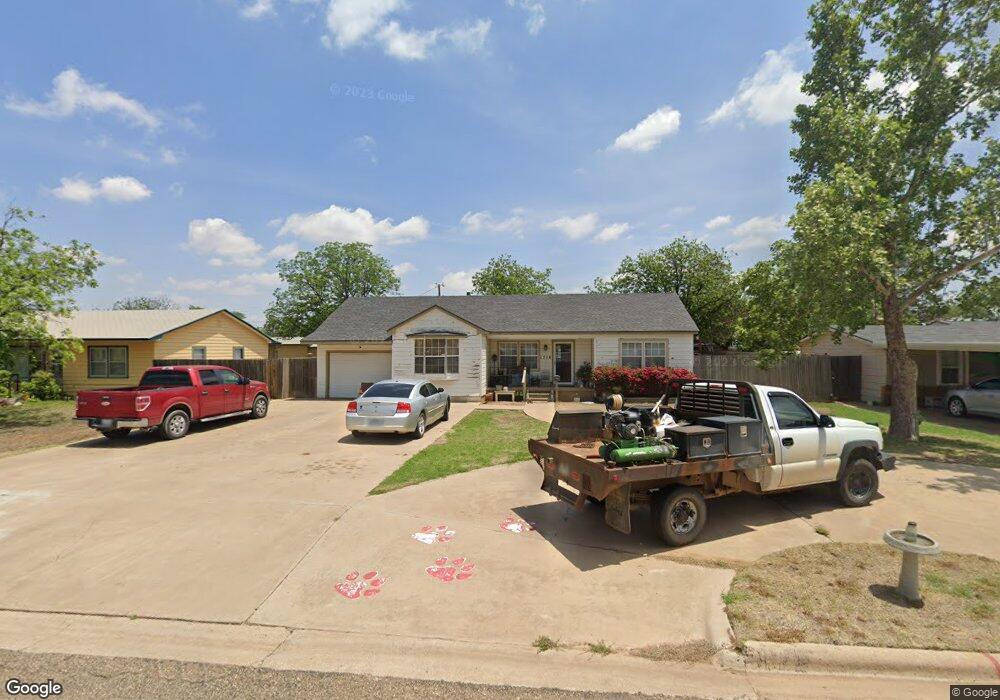 1316 Vernon St, Plainview, TX 79072 - photo 1