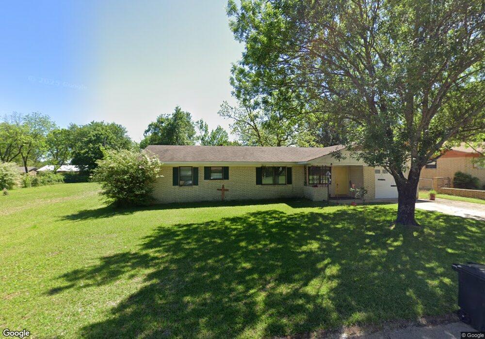 909 Mimosa Dr, Wake Village, TX 75501 - photo 1