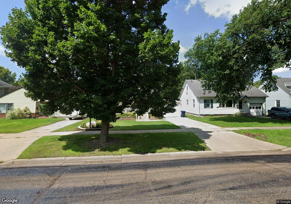 609 N Broadway, Fergus Falls, MN 56537 - photo 1