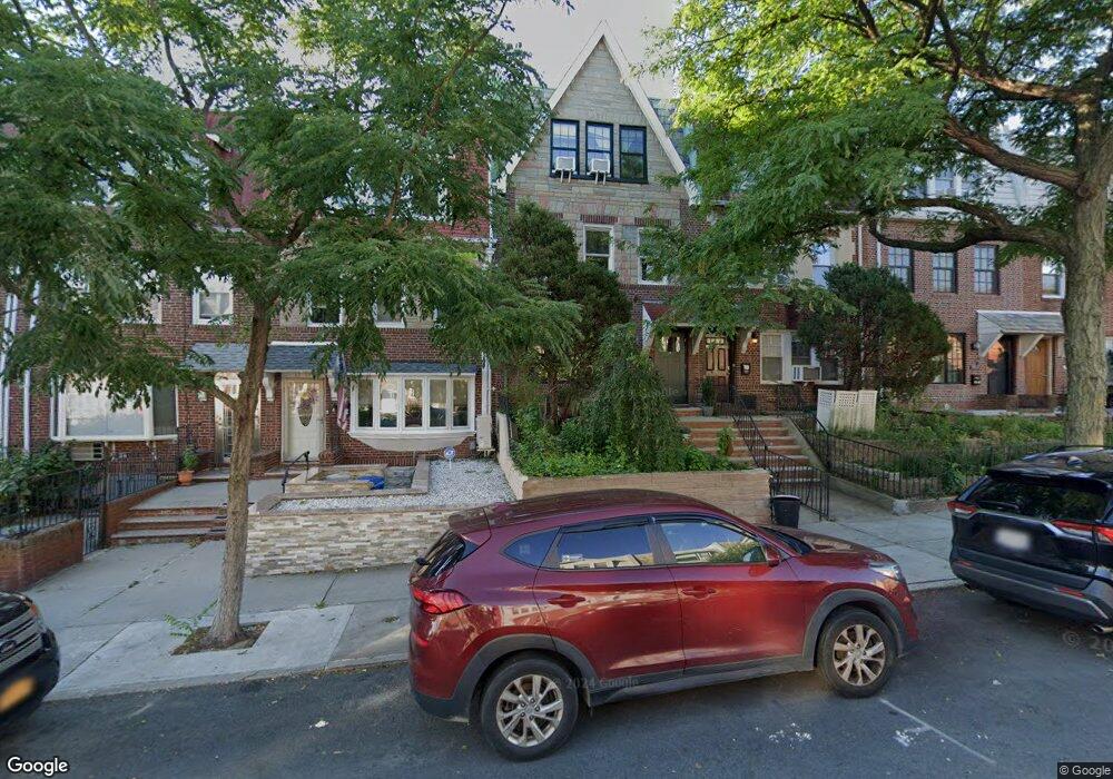 20-61 33 Rd St, New York City, NY 11105 - photo 1