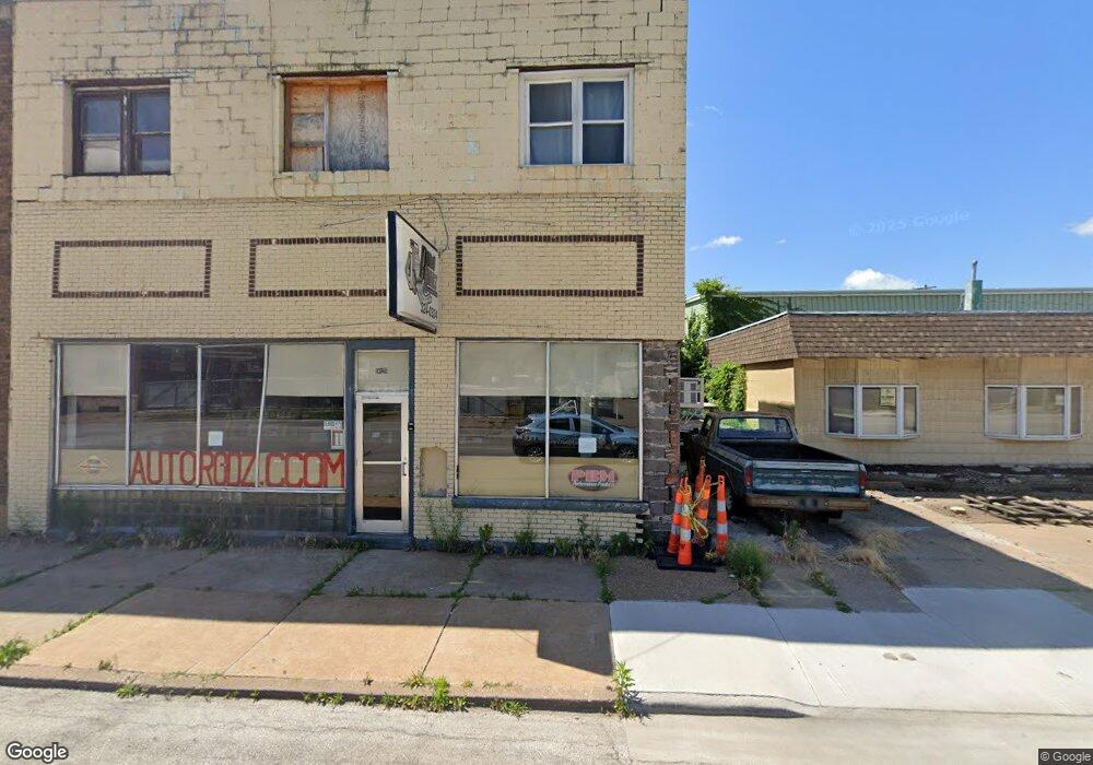1029 W 4th St, Davenport, IA 52802 - photo 1